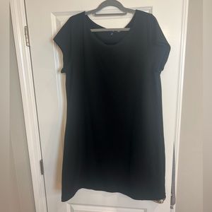 Pretty black simple dress